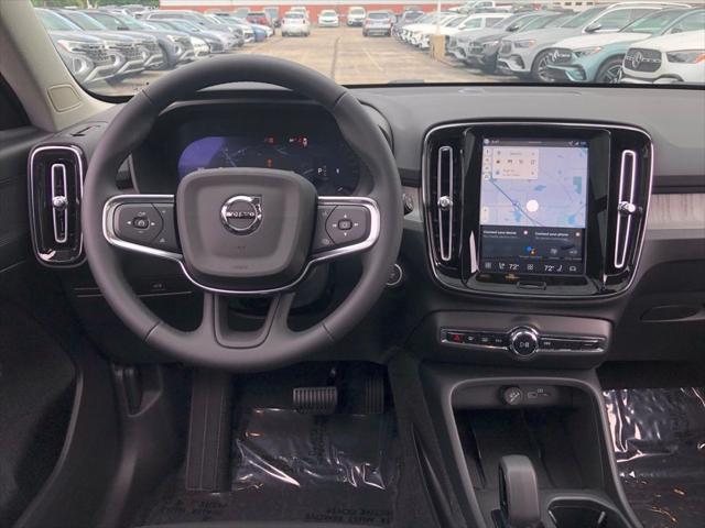 2026 Volvo XC40 Core, B5 AWD Gas (mild hybrid), Dark