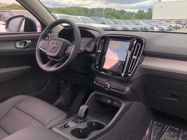 2026 Volvo XC40 Core, B5 AWD Gas (mild hybrid), Dark