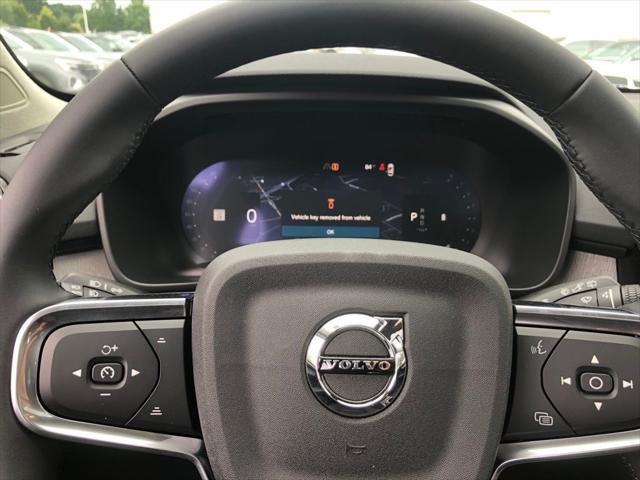 2026 Volvo XC40 Core, B5 AWD Gas (mild hybrid), Dark