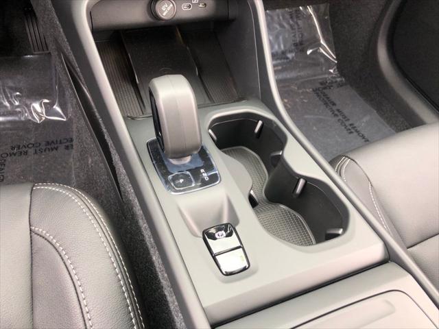 2026 Volvo XC40 Core, B5 AWD Gas (mild hybrid), Dark