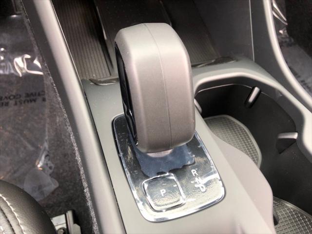 2026 Volvo XC40 Core, B5 AWD Gas (mild hybrid), Dark