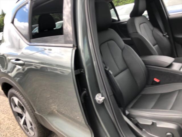 2026 Volvo XC40 Core, B5 AWD Gas (mild hybrid), Dark