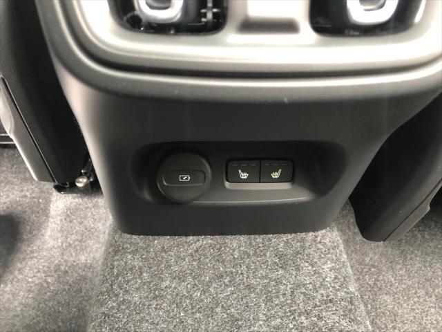 2026 Volvo XC40 Core, B5 AWD Gas (mild hybrid), Dark