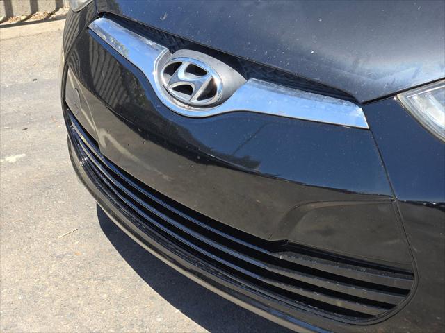 2014 Hyundai Veloster Base w/Black