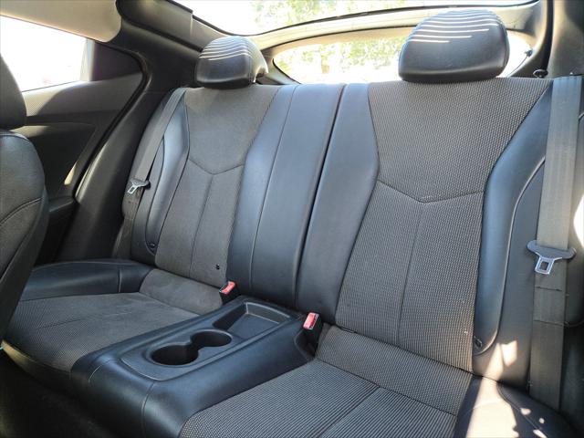 2014 Hyundai Veloster Base w/Black