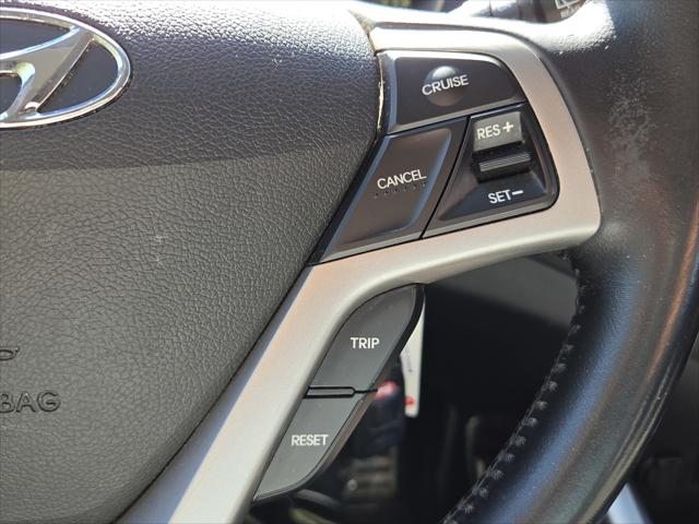 2014 Hyundai Veloster Base w/Black