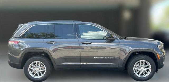 2025 Jeep Grand Cherokee GRAND CHEROKEE LAREDO X 4X4