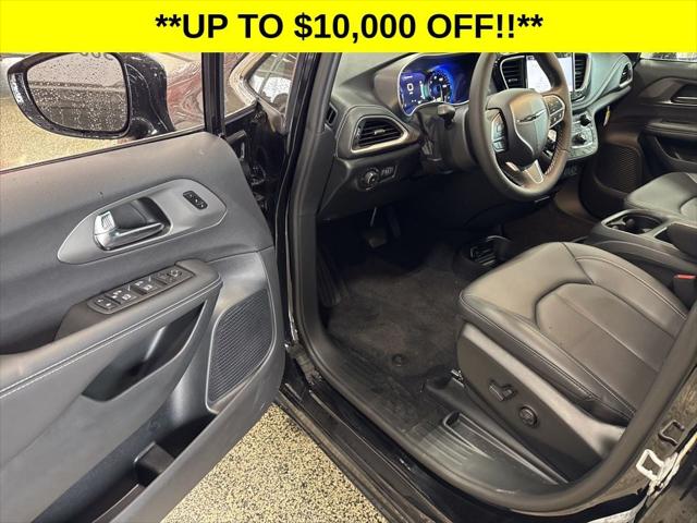 2025 Chrysler Pacifica Select