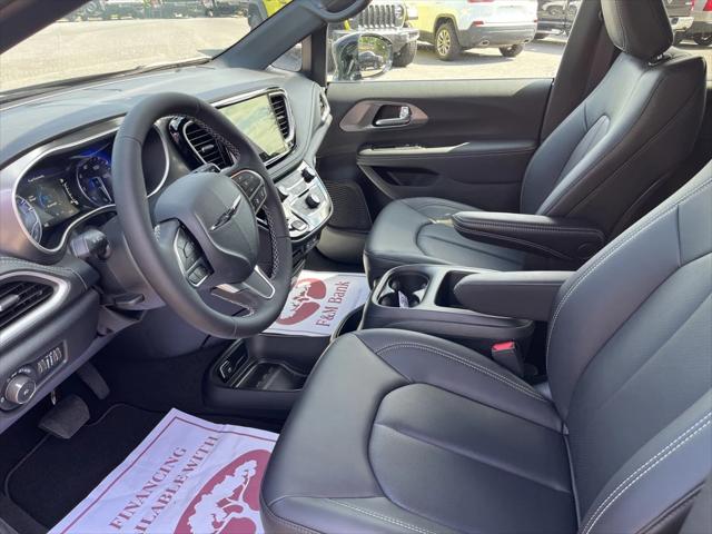 2025 Chrysler Pacifica PACIFICA SELECT