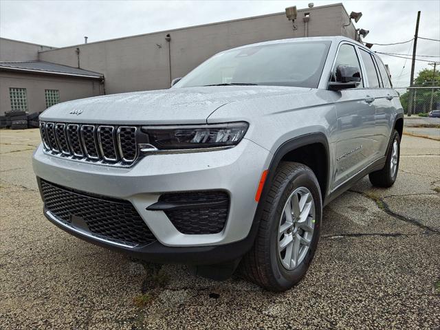 2025 Jeep Grand Cherokee GRAND CHEROKEE LAREDO X 4X4