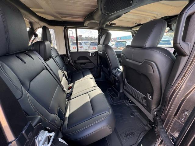 2025 Jeep Wrangler 4-Door Sahara 4x4