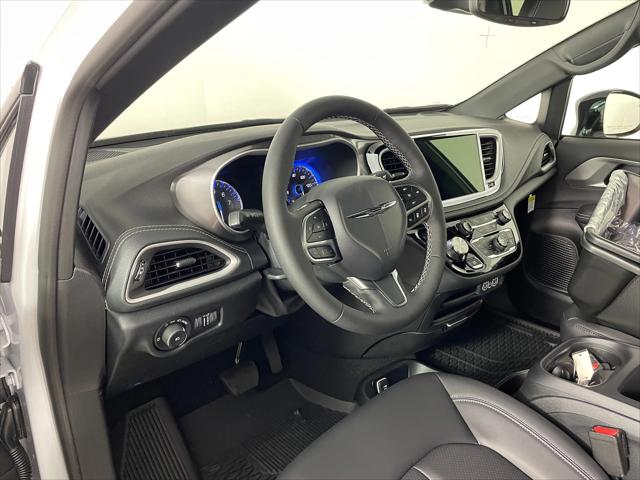 2025 Chrysler Pacifica PACIFICA SELECT