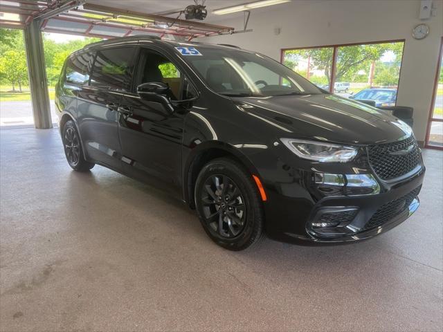 2025 Chrysler Pacifica PACIFICA SELECT