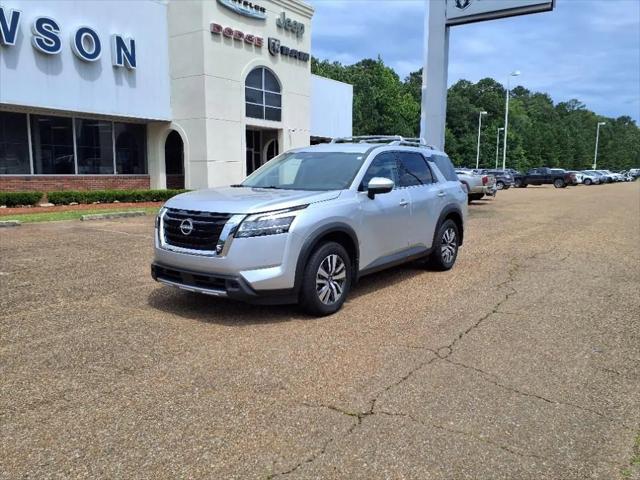 2024 Nissan Pathfinder SL FWD