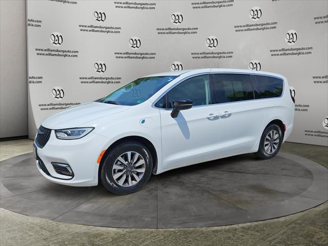 2024 Chrysler Pacifica Hybrid Select