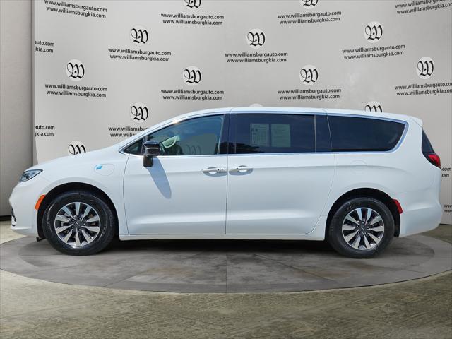 2024 Chrysler Pacifica Hybrid Select