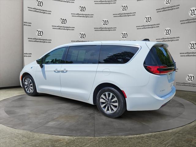 2024 Chrysler Pacifica Hybrid Select