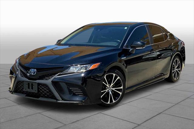 2020 Toyota Camry SE Hybrid