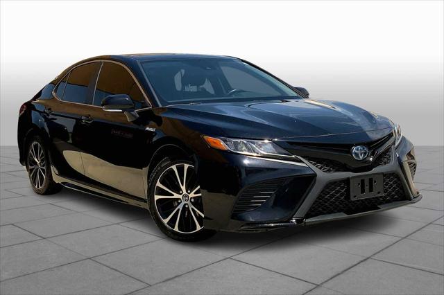 2020 Toyota Camry SE Hybrid