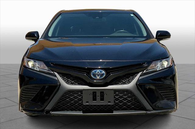 2020 Toyota Camry SE Hybrid