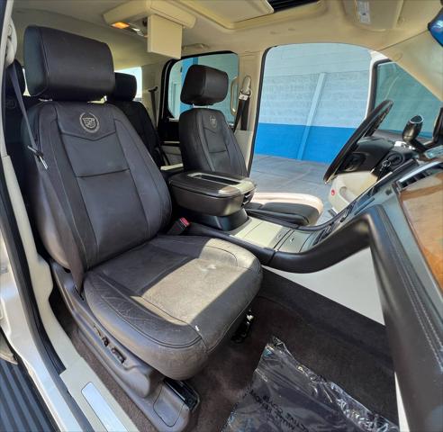 2012 Cadillac Escalade Platinum Edition