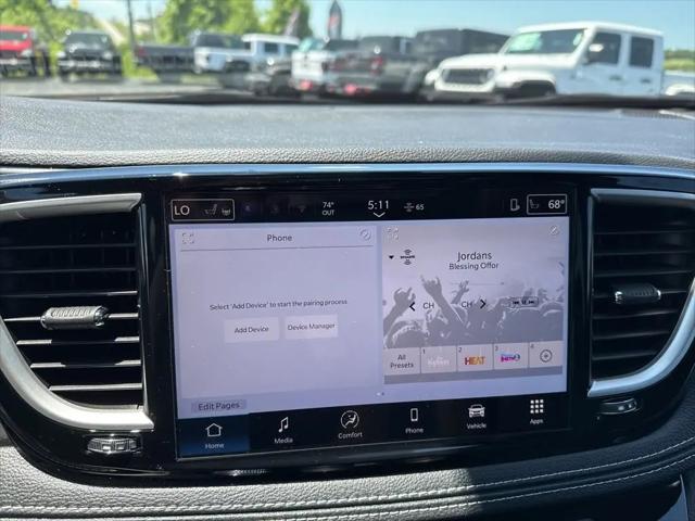 2025 Chrysler Pacifica Select