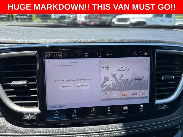 2025 Chrysler Pacifica Select