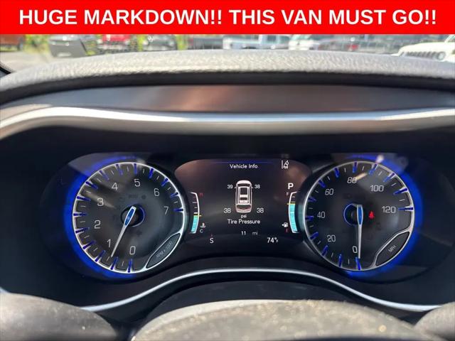 2025 Chrysler Pacifica Select
