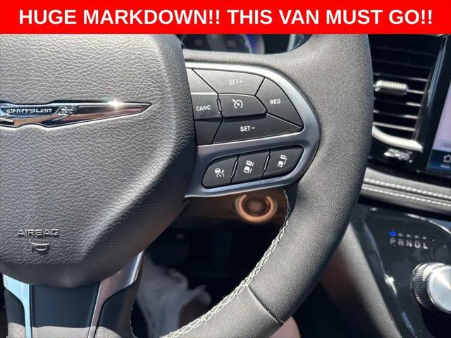 2025 Chrysler Pacifica Select