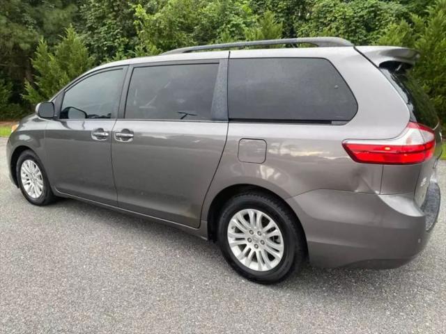 2016 Toyota Sienna XLE 8 Passenger