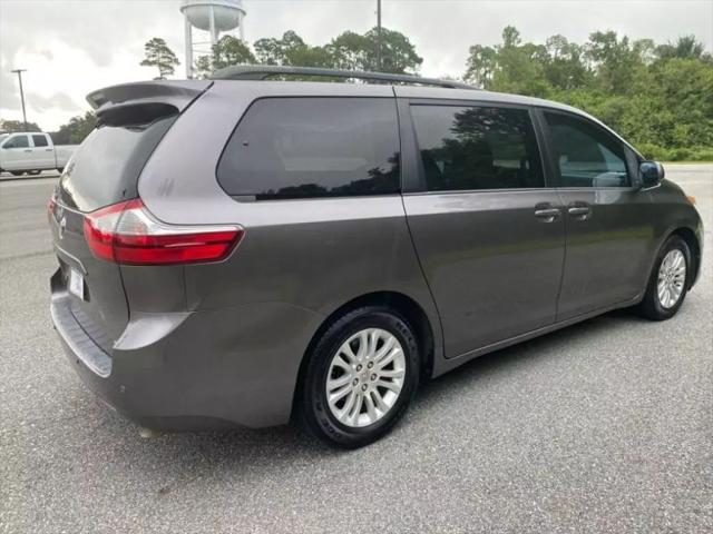 2016 Toyota Sienna XLE 8 Passenger