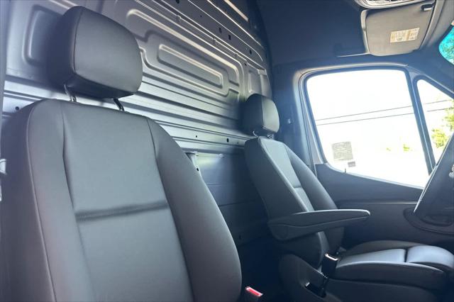 2025 Mercedes-Benz Sprinter 2500 Standard Roof 4-Cyl Diesel HO