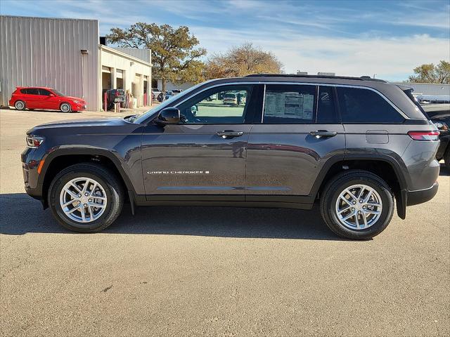 2025 Jeep Grand Cherokee GRAND CHEROKEE LAREDO X 4X4