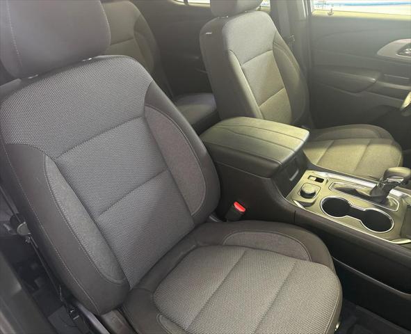 2022 Chevrolet Traverse AWD LT Cloth
