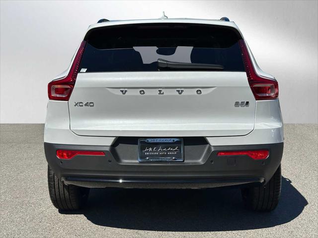2025 Volvo XC40 B5 Plus Dark Theme