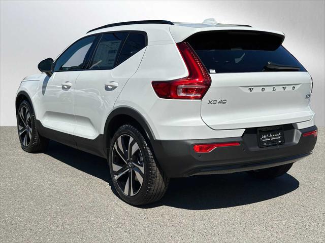 2025 Volvo XC40 B5 Plus Dark Theme