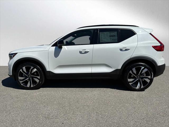 2025 Volvo XC40 B5 Plus Dark Theme