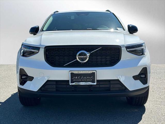 2025 Volvo XC40 B5 Plus Dark Theme