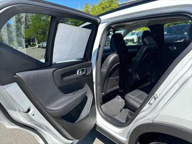 2025 Volvo XC40 B5 Plus Dark Theme