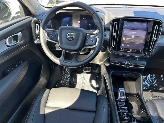 2025 Volvo XC40 B5 Plus Dark Theme