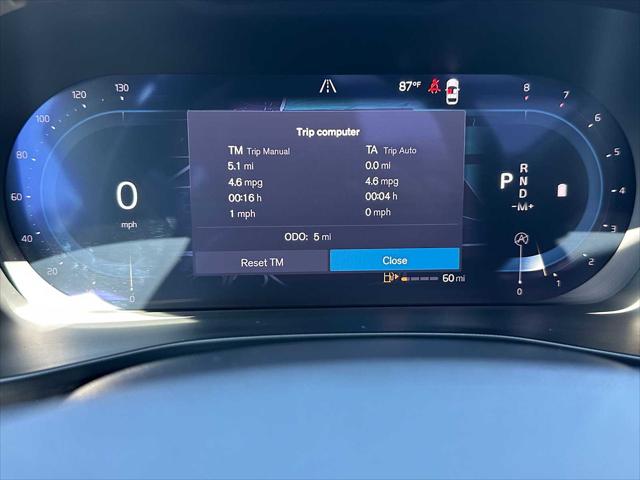 2025 Volvo XC40 B5 Plus Dark Theme