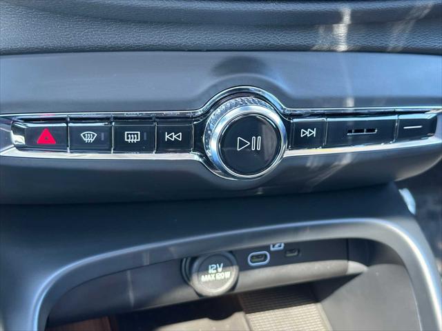 2025 Volvo XC40 B5 Plus Dark Theme