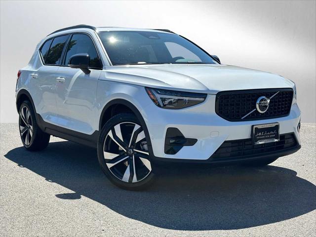 2025 Volvo XC40 B5 Plus Dark Theme for sale in Bellevue, WA