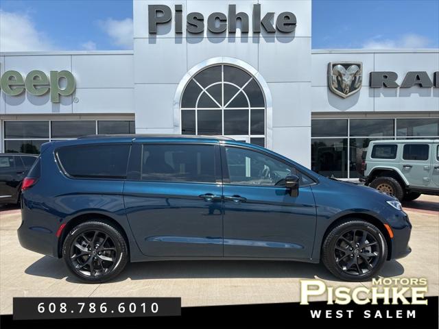 2025 Chrysler Pacifica Limited AWD