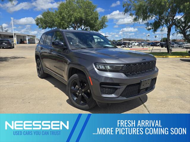 2022 Jeep Grand Cherokee Altitude 4x2