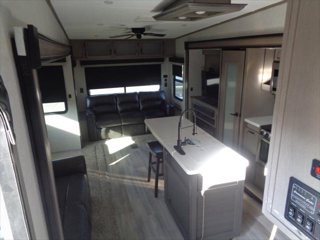 2023 Coachman Chaparral 336Tsik 