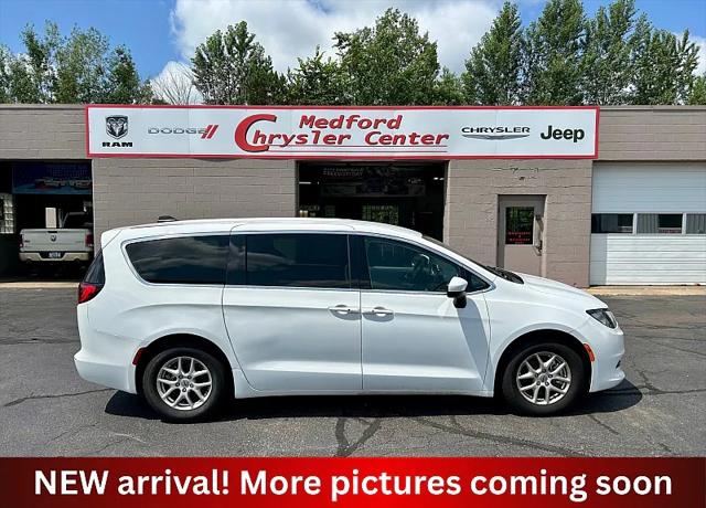 2023 Chrysler Voyager LX