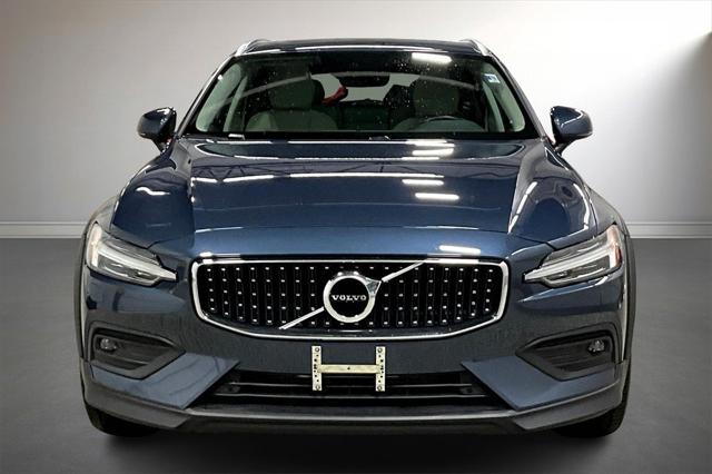 2022 Volvo V60 Cross Country T5