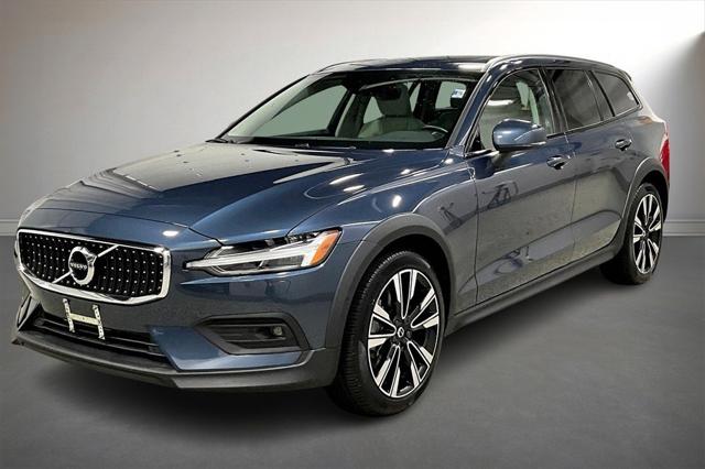 2022 Volvo V60 Cross Country T5