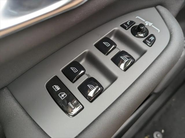 2026 Volvo XC90 Plus, B6 AWD Gas mild hybrid, Gasoline, Bright, 7 Seats